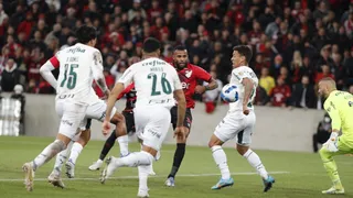 Athletico mostra que pode se defender atacando e larga na frente contra o Palmeiras