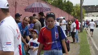 Torcida do Paraná faz fila quilométrica por ingressos de jogo no Couto