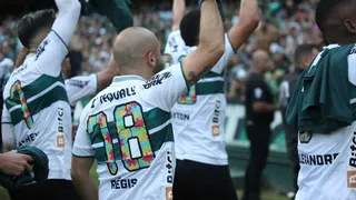 Com apoio de Neymar, Coritiba leiloa camisas para construção de sala para autistas