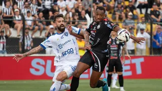 Dirigente polêmico que subiu Paraná e Coritiba negocia com clube da Série B
