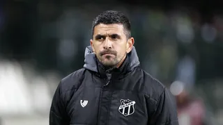 Ex-Athletico, Lucho González deixa o comando do Ceará após 10 jogos