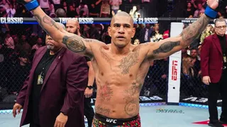 Alex Poatan projeta luta “única” e mira legado com 3º cinturão do UFC