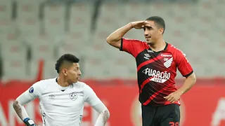 Athletico goleia e coroa despedida de Lucho com a segunda melhor campanha da Sula