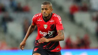 Ídolo do Athletico, Marcelo Cirino é liberado para estreia em novo clube