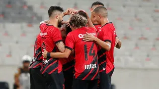 Com oito escalações diferentes, Osorio usa 28 atletas e tem nomes para estrear