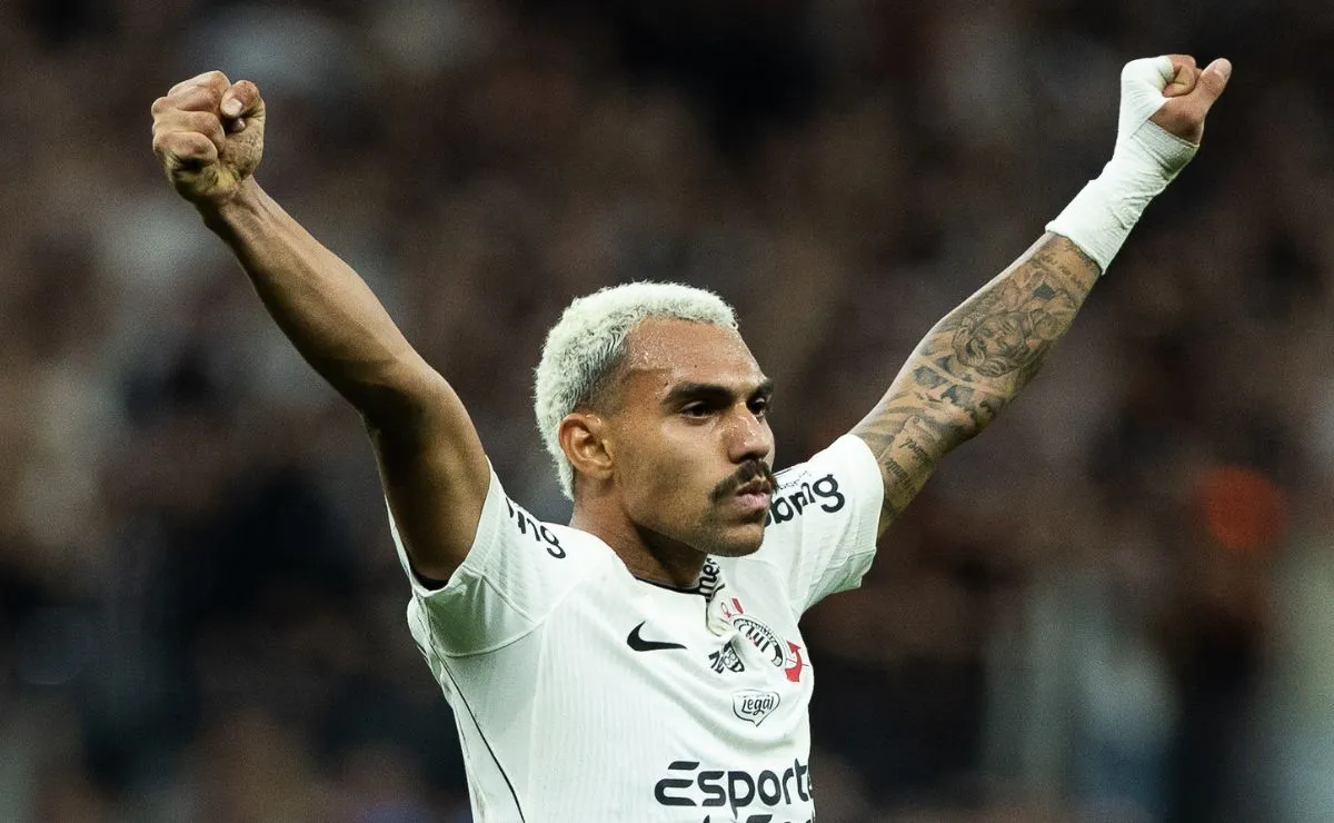 Matheuzinho comemora gol pelo Corinthians