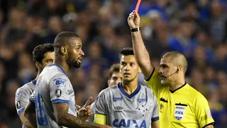 Apito, bastidores, futebol: da final da Libertadores 2005 à expulsão de Dedé