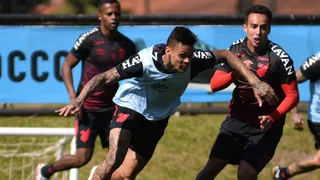 Após testar positivo para Covid-19, Richard fica à disposição no Athletico