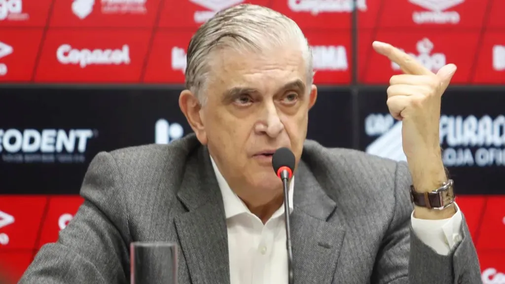 petraglia protesto conselheiro fernando azevedo arena da baixada