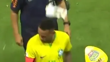 Neymar é atingido por pipocas após empate entre Brasil e Venezuela pelas Eliminatórias