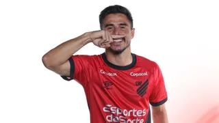 Athletico oficializa volta de Willian Bigode: “Brigar em todas as competições”