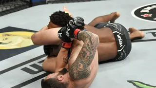 Imagem forte! Americano quebra o braço em luta pelo UFC 263