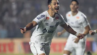 Athletico acerta com meia ex-Corinthians e Santos