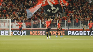Com 2023 irregular, Athletico tem queda em premiação acumulada de campeonatos