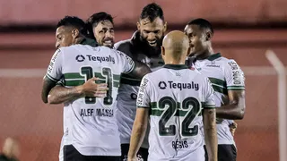 Impecável no primeiro tempo, Coritiba vence o Foz do Iguaçu e mantém o embalo