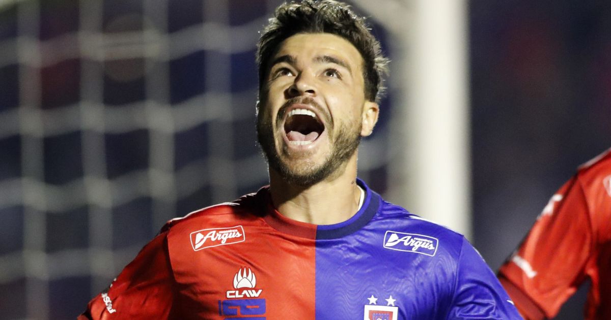 Ex-Paraná “invade” coletiva de técnico cotado no Athletico, aponta jornalista