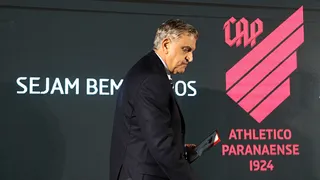 Petraglia revela que está com Covid-19 ao elogiar torcida: “Deu orgulho”