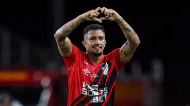 Estreante que custou R$ 6 milhões salva o Athletico na estreia da Série B