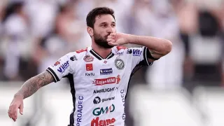 Alvo de Fortaleza e Goiás, destaque do Operário renova contrato