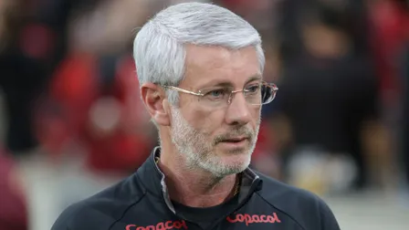 Odair manda recado após Athletico extrapolar limite de estrangeiros