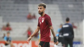 Após indisciplina e multa, atacante Jajá recebe proposta e pode deixar Athletico