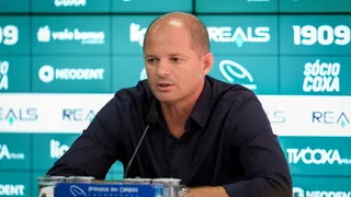 Diretor abre o jogo sobre retorno de Manga e defende postura do Coritiba