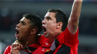 Athletico invoca pacto, atropela o Cruzeiro e sai da ZR