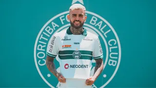 Coritiba anuncia contratação do volante Liziero, oitavo reforço em 2023