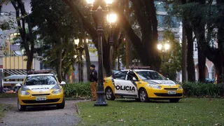 Torcedores do Coritiba ajudam a polícia a prender assaltante no centro