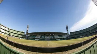 Coritiba abre treino pré-Atletiba para aproximar time da torcida no Couto