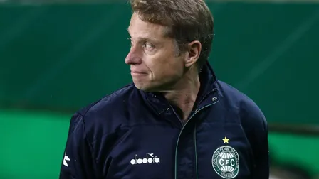 Seabra muda o Coritiba e ganha reforço para enfrentar o Bragantino