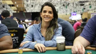 Curitibana entra para a história do poker feminino ao ganhar R$ 360 mil