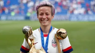 Seleção feminina de futebol dos EUA será remunerada igual ao time masculino