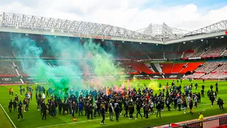 Jogo entre Manchester United e Liverpool é adiado após protestos no Old Trafford