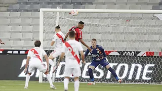 Do sub-20 à Libertadores, Bento mostra segurança em estreia no Athletico: “Inesquecível”