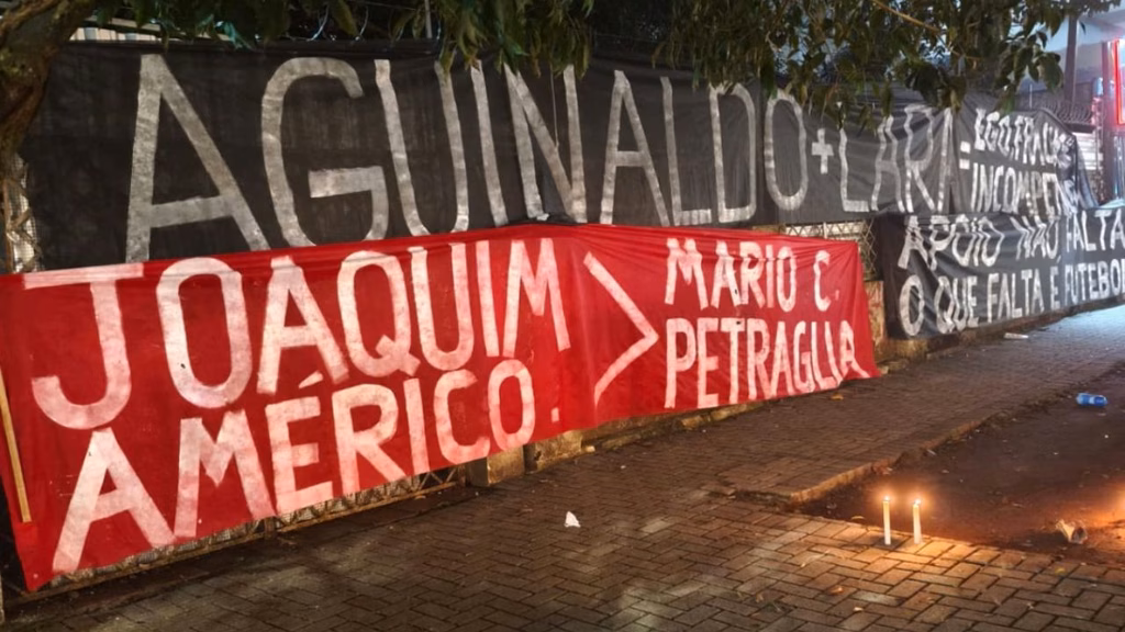 athletico-protesto-torcida