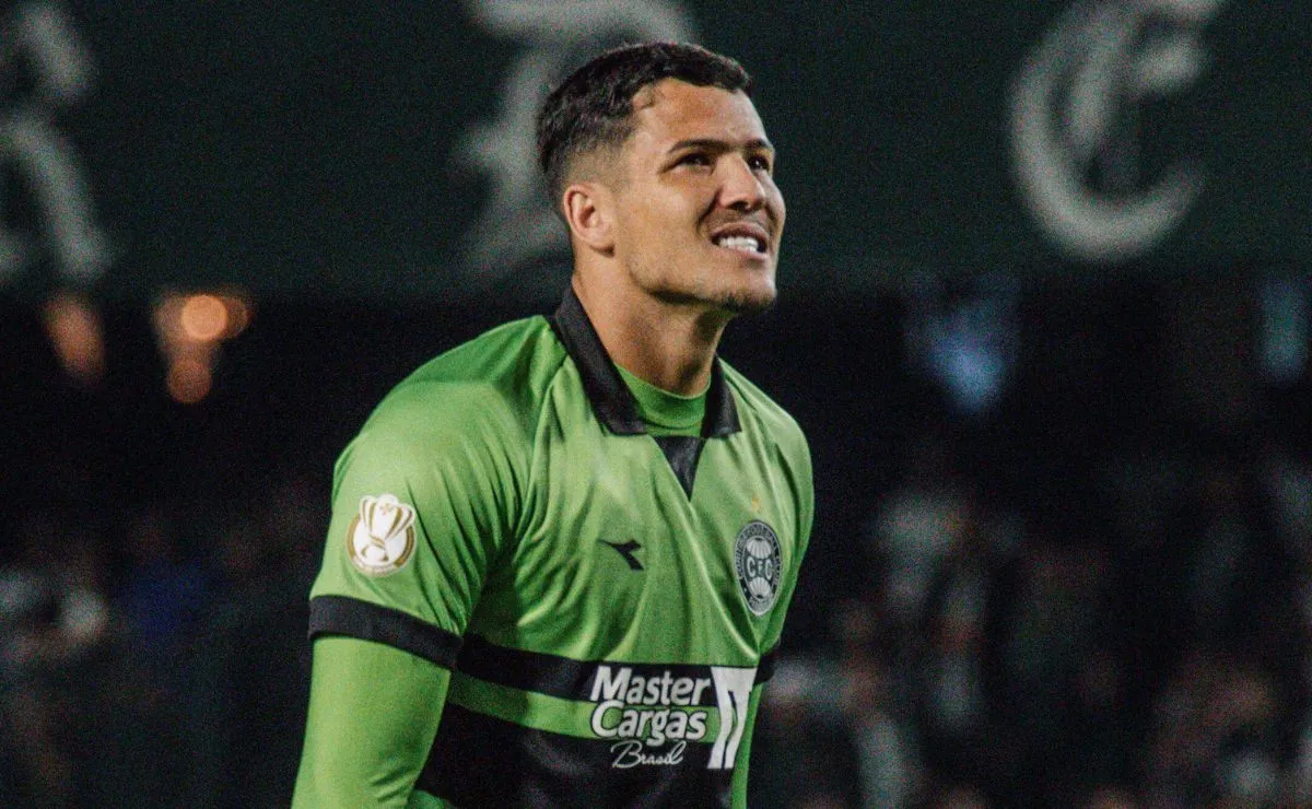 Goleiro Pedro Rangel lamenta eliminação do Coritiba na Copa do Brasil