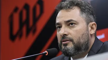 Alexandre Mattos deixa o Athletico e vai para rival na Série A