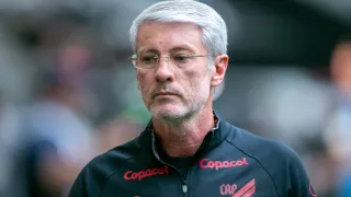 Athletico recorre a jogador condenado por estupros contra o Grêmio