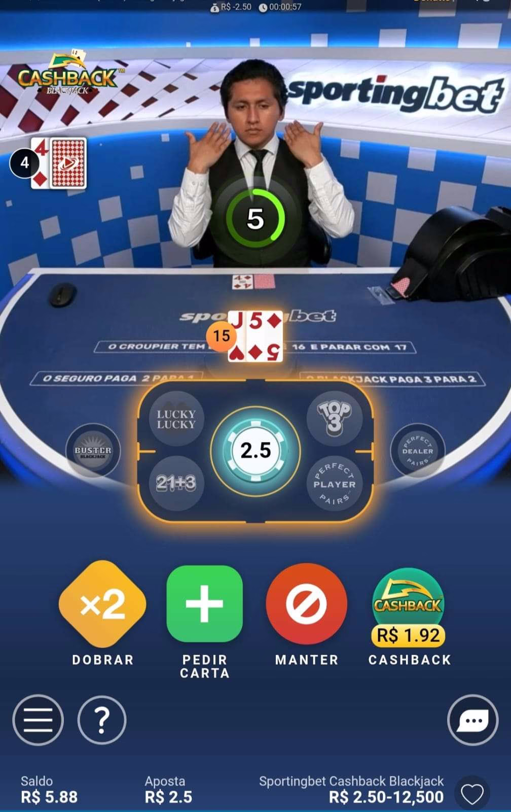 Cartas J e 5 e opções para dobrar aposta, pedir mais carta ou cashback de R$ 1,92 para aposta de R$ 2,50.
