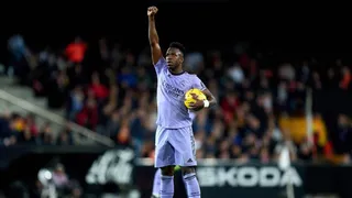 Vini Jr faz dois, protesta contra racismo e garante empate em Real x Valencia