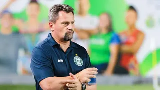 Técnico do Coritiba reconhece partida ruim e cobra elenco após derrota