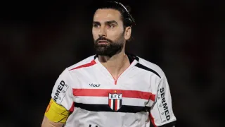 Léo Gamalho revela mágoa por saída do Coritiba e lembra retorno emocionante ao Couto