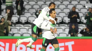 Artilheiro volta a marcar pelo Coritiba e é decisivo em vitória: “Lutar até o final”