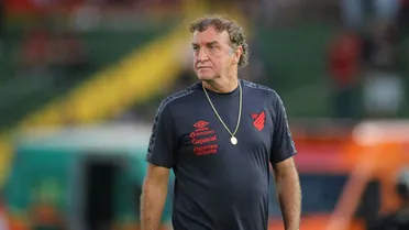 Cuca volta a contestar elenco do Athletico após derrota de virada