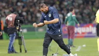 À espera da efetivação, Thiago Kosloski completa um mês como técnico do Coritiba