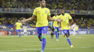 Vitor Roque brilha intensamente na constelação dos craques