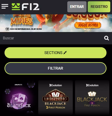 Blackjack online na F12 bet com mesas ao vivo da Evolution e botões para filtrar a pesquisa.