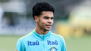 Joia do Athletico brilha e leva seleção brasileira a título na Europa