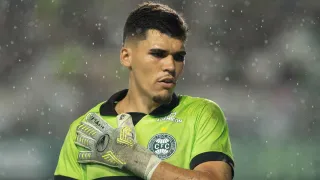 Coritiba detalha cirurgia de Pedro Morisco e confirma novo goleiro